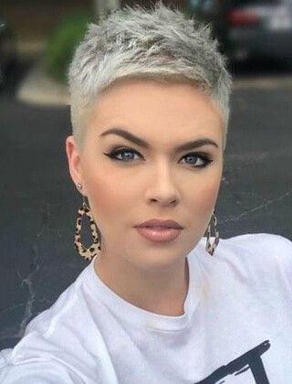 Rövid borotvált frizurák nők 2022