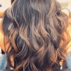 Haj frizurák hosszú hajú nők 2022