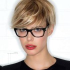 Rövid frizurák szemüveghez, védőszemüveghez és hasonlóhoz