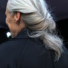 Hosszú szürke haj nők